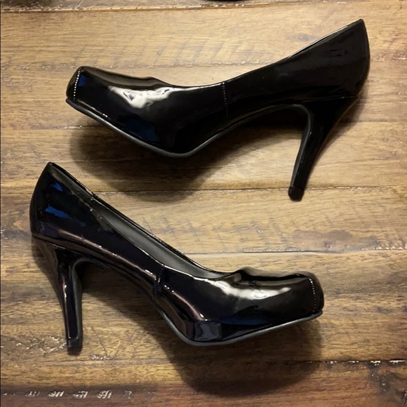 35 Candies Black Patent Leather Pumps 